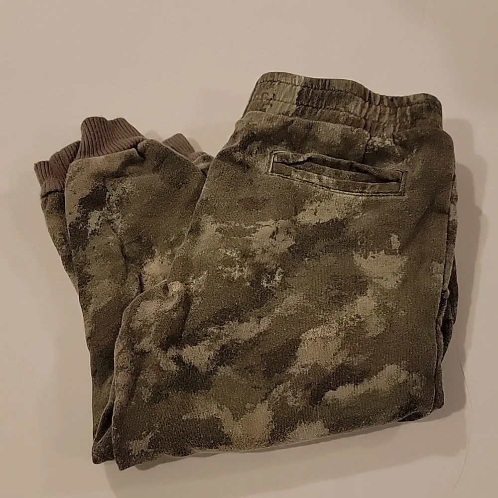 Splendid Camo Size 18-24 joggers Adorable Baby Sweatpants